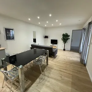 https://appartement-neuf-tranquille-au-centre-de-roanne.hotels-rhonealpes.com